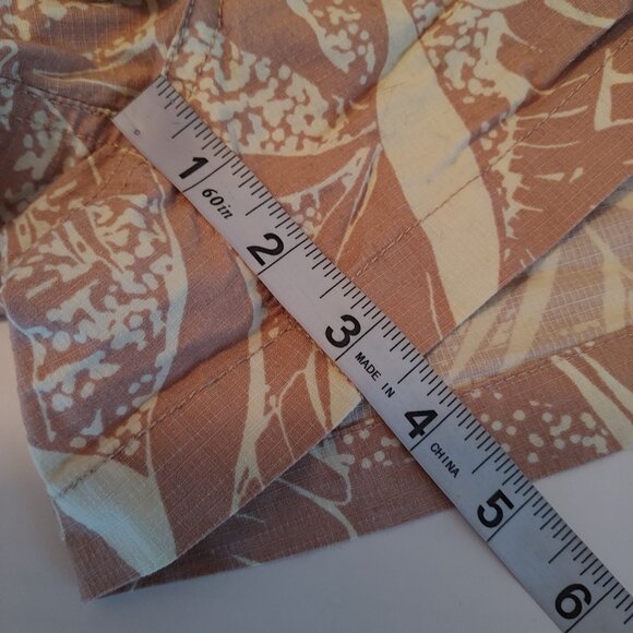 Vuori Ripstop Shorts In Pink Salt Rainforest Print Size XL - Picture 4 of 12